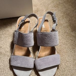 TOMs heeled sandals. Size 8.5